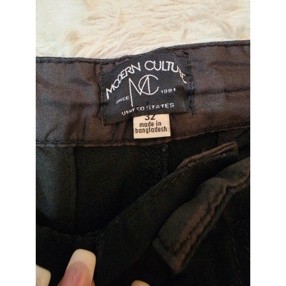 Modern Culture Men's Flat Front Chino Shorts Size 32 - Black Skulls & Roses NWT - Picture 2 of 5
